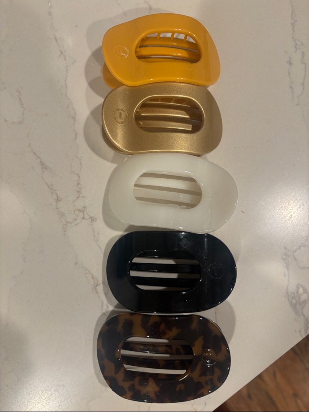 Stylish Mixed-Color Oval Hair Claw Clips - Set of 5